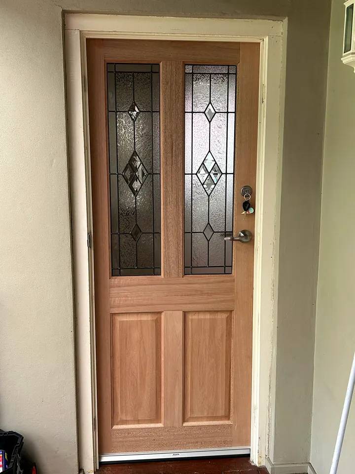 Timber entry door with leadlight panels