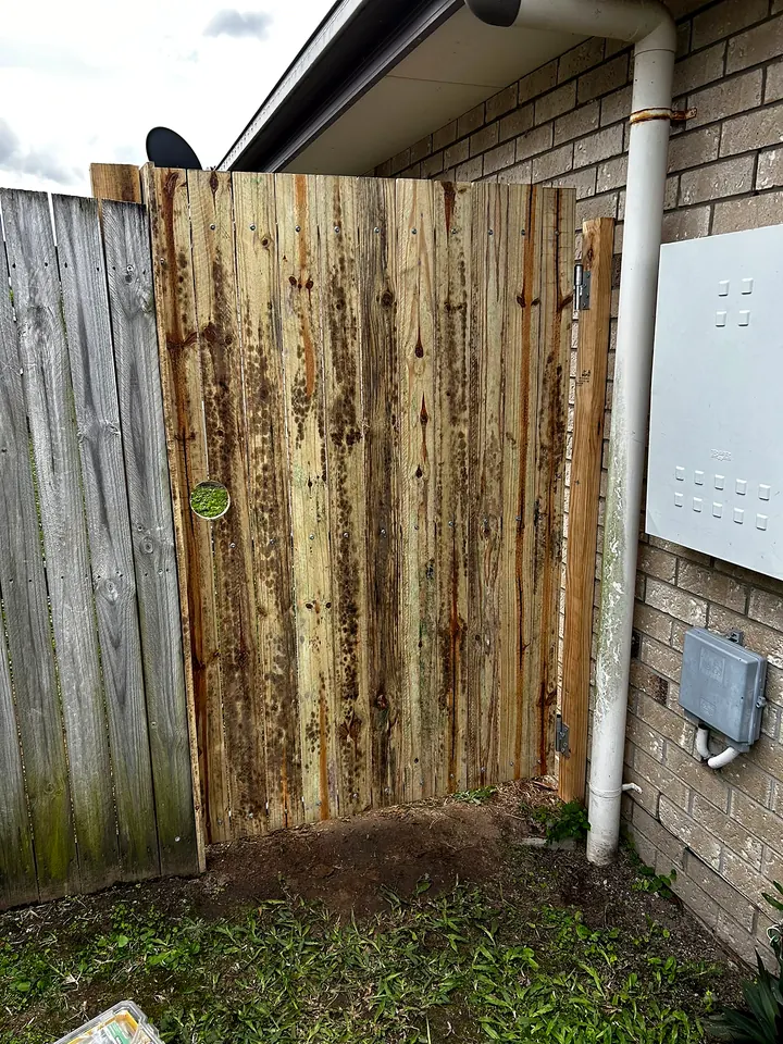 Timber side gate